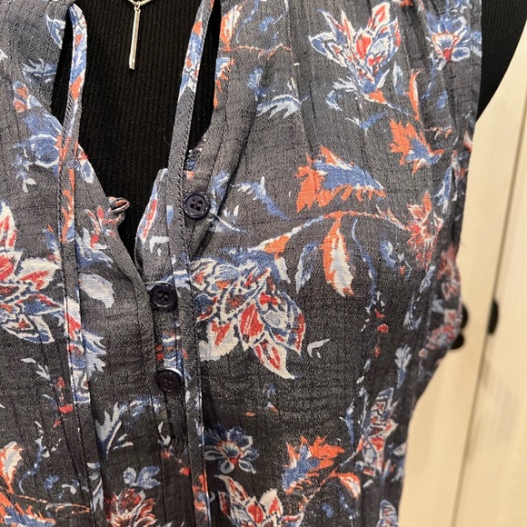 St. John’s Bay sleeveless blouse Size Large - Picture 2 of 7